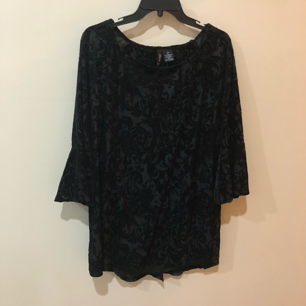 🖤NEW DIRECTIONS Dressy Top